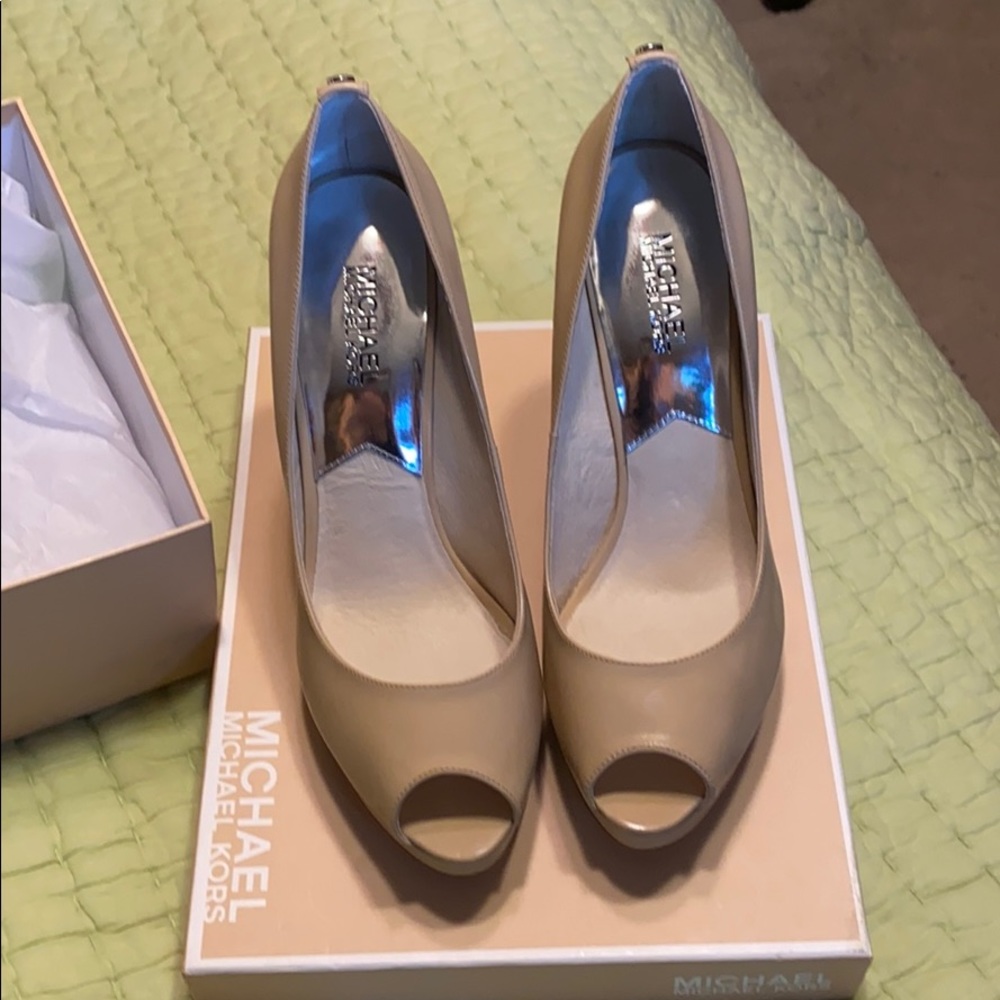 NWB Michael Kors York Platform Nude 9.5